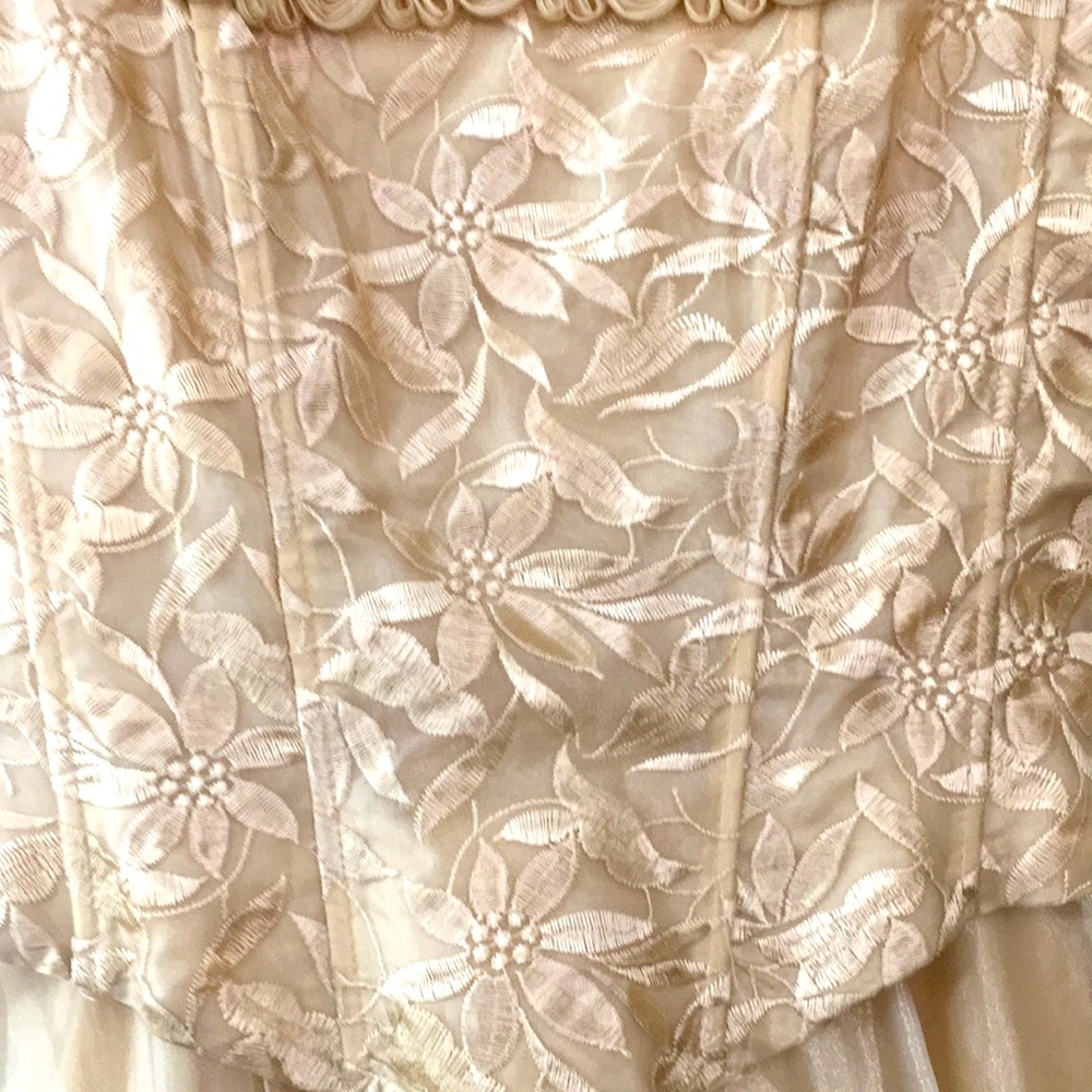 Corset style wedding dress size 11/12 with shawl US size 8-10 (corset style)